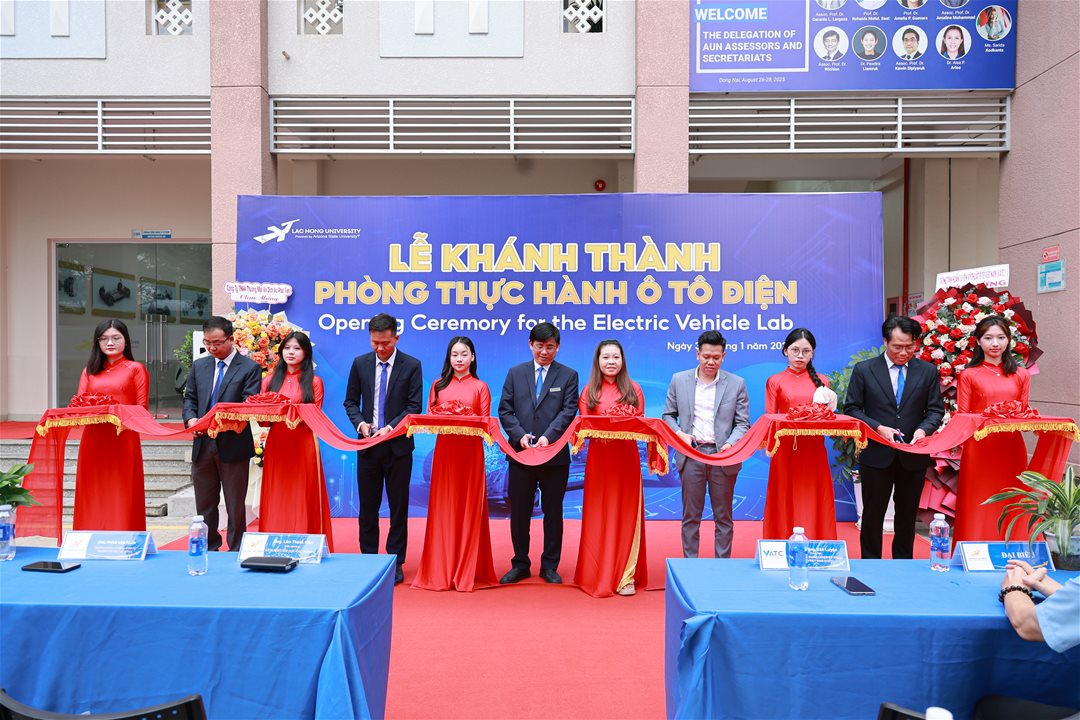 Mạnh tay đầu tư hơn 2 tỷ đồng cho sinh viên ngành Công nghệ Kỹ thuật Ô tô điện